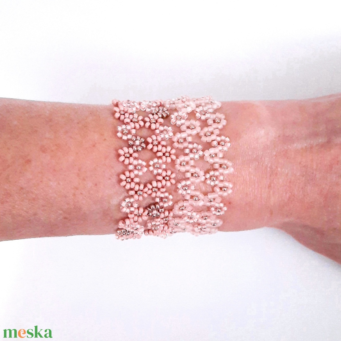 Gyöngyös két soros karkötő vagy rövid állású nyaklánc - világos rózsaszín - ékszer - karkötő - gyöngyös karkötő - Meska.hu