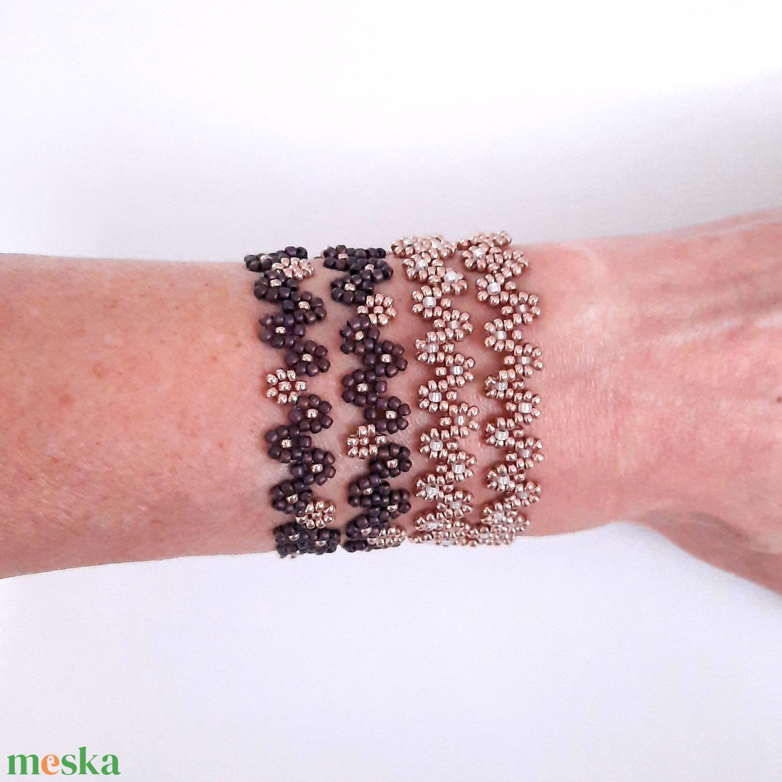 Gyöngyös két soros karkötő vagy rövid állású nyaklánc - lila, arany - ékszer - karkötő - gyöngyös karkötő - Meska.hu