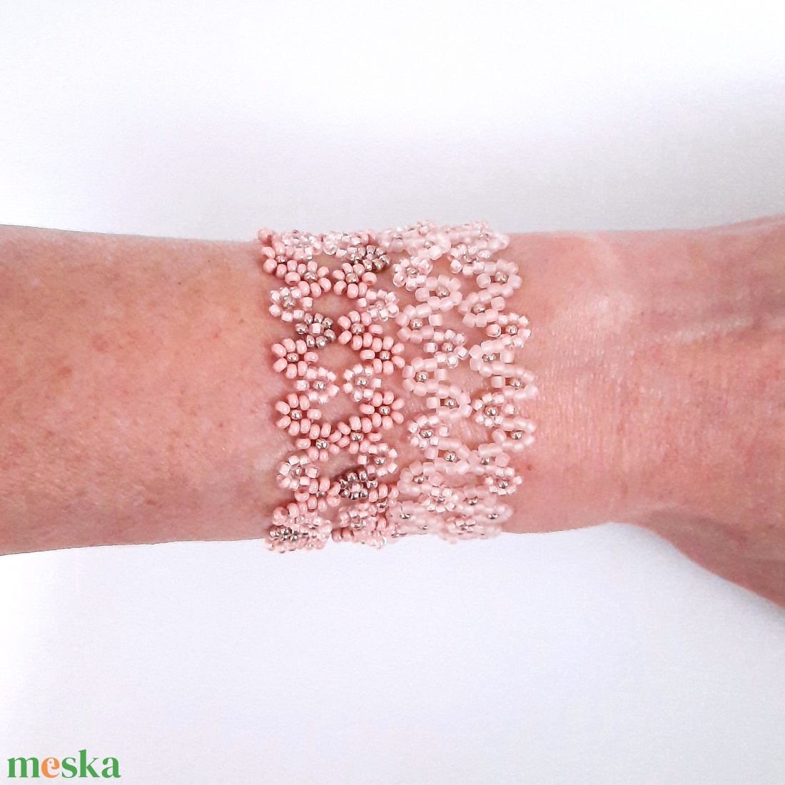 Gyöngyös két soros karkötő vagy rövid állású nyaklánc - rózsaszín, arany - ékszer - karkötő - gyöngyös karkötő - Meska.hu