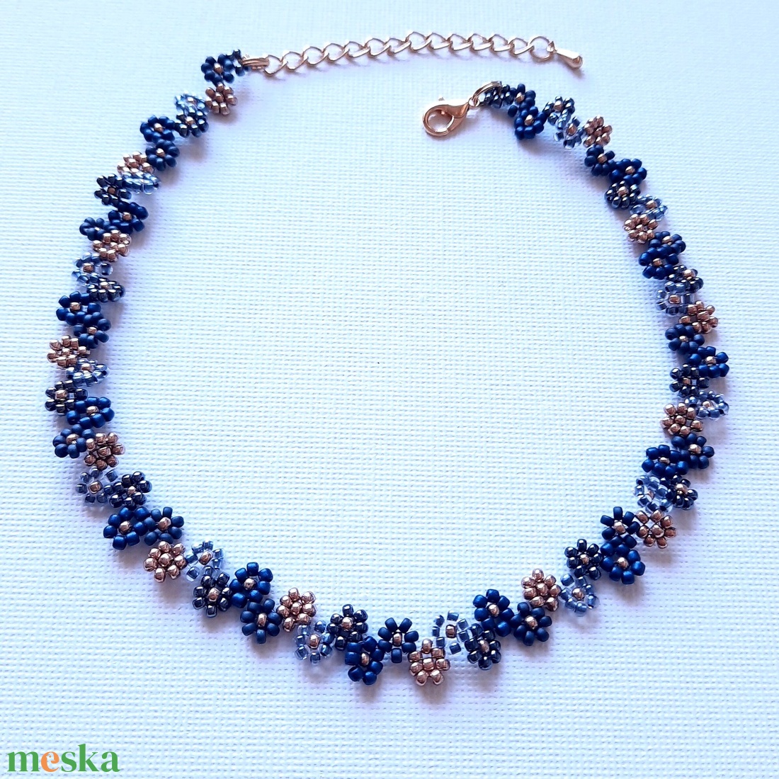 Gyöngyös két soros karkötő vagy rövid állású nyaklánc - kék, szürke, arany - ékszer - karkötő - gyöngyös karkötő - Meska.hu