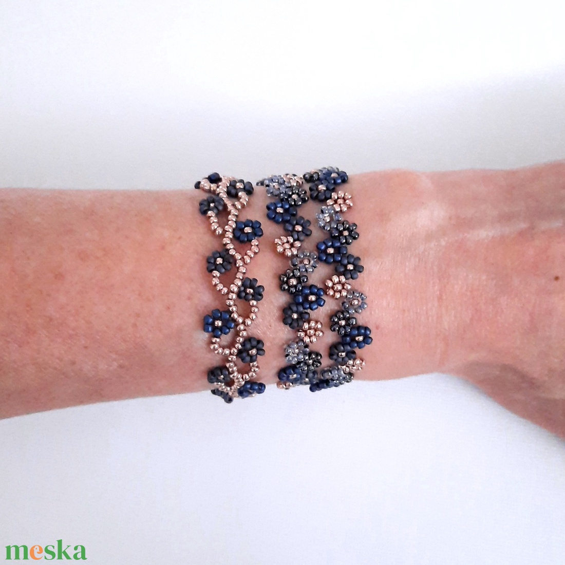 Gyöngyös két soros karkötő vagy rövid állású nyaklánc - kék, szürke, arany - ékszer - karkötő - gyöngyös karkötő - Meska.hu