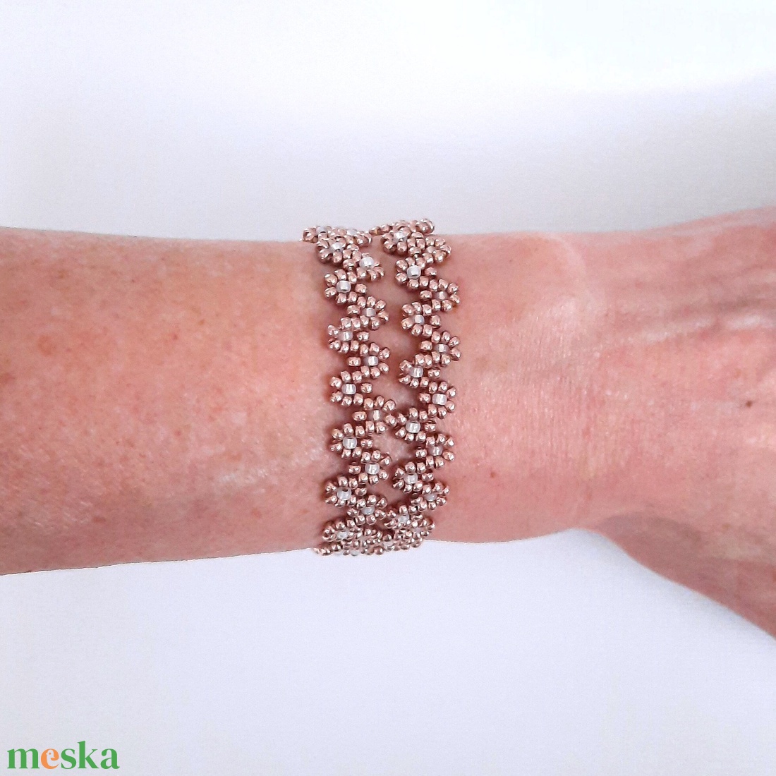 Gyöngyös két soros karkötő vagy rövid állású nyaklánc - pezsgőarany - ékszer - karkötő - gyöngyös karkötő - Meska.hu