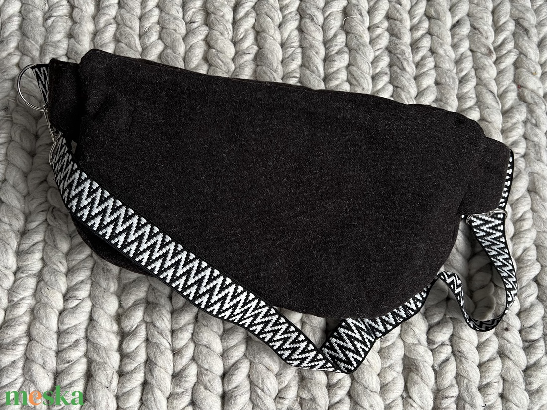 Övtáska sötétbarna gyapjúból - táska & tok - övtáska - Meska.hu