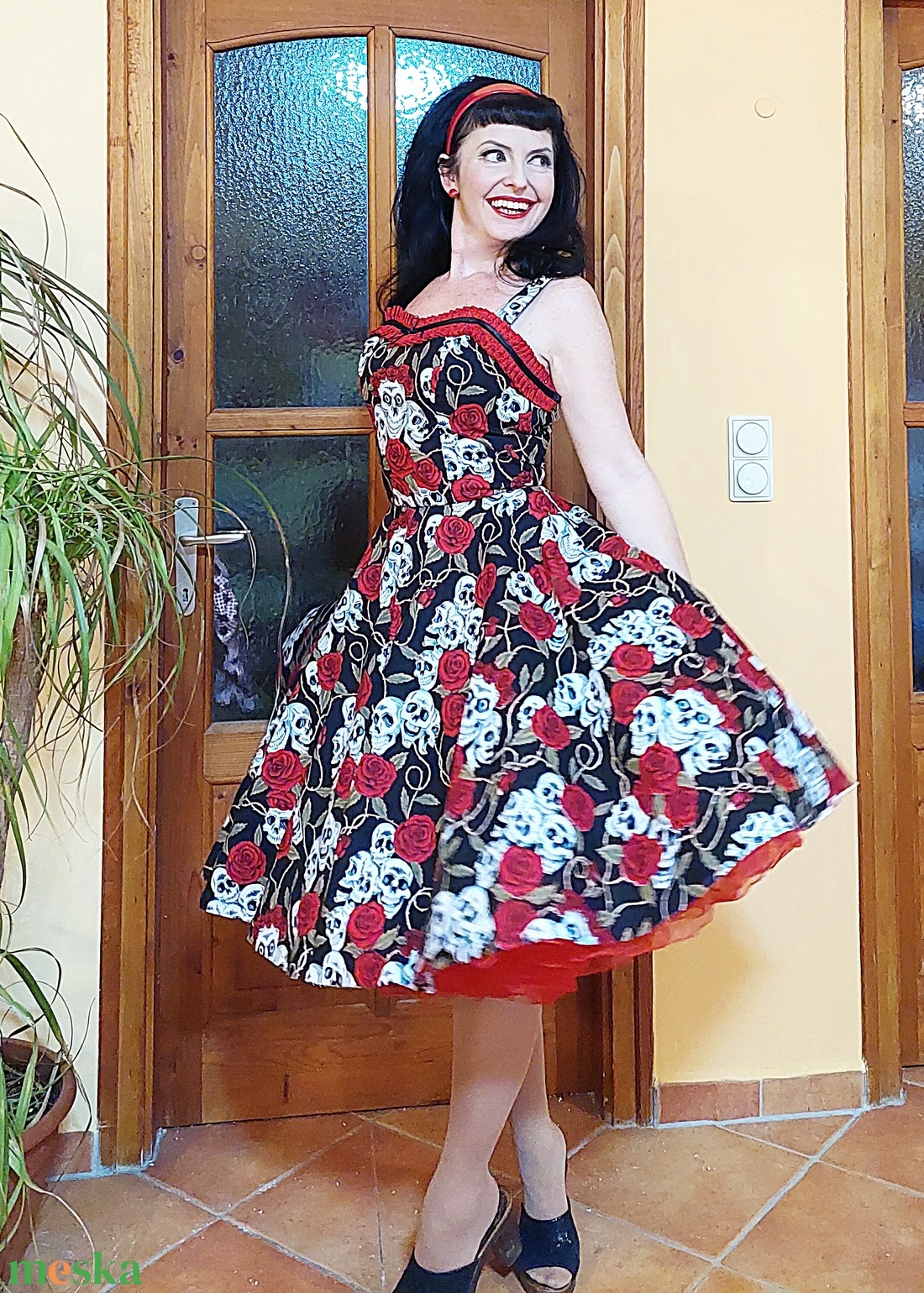 Pinup Rockabilly ruha koponyás rózsás, punk  goth - ruha & divat - női ruha - ruha - Meska.hu