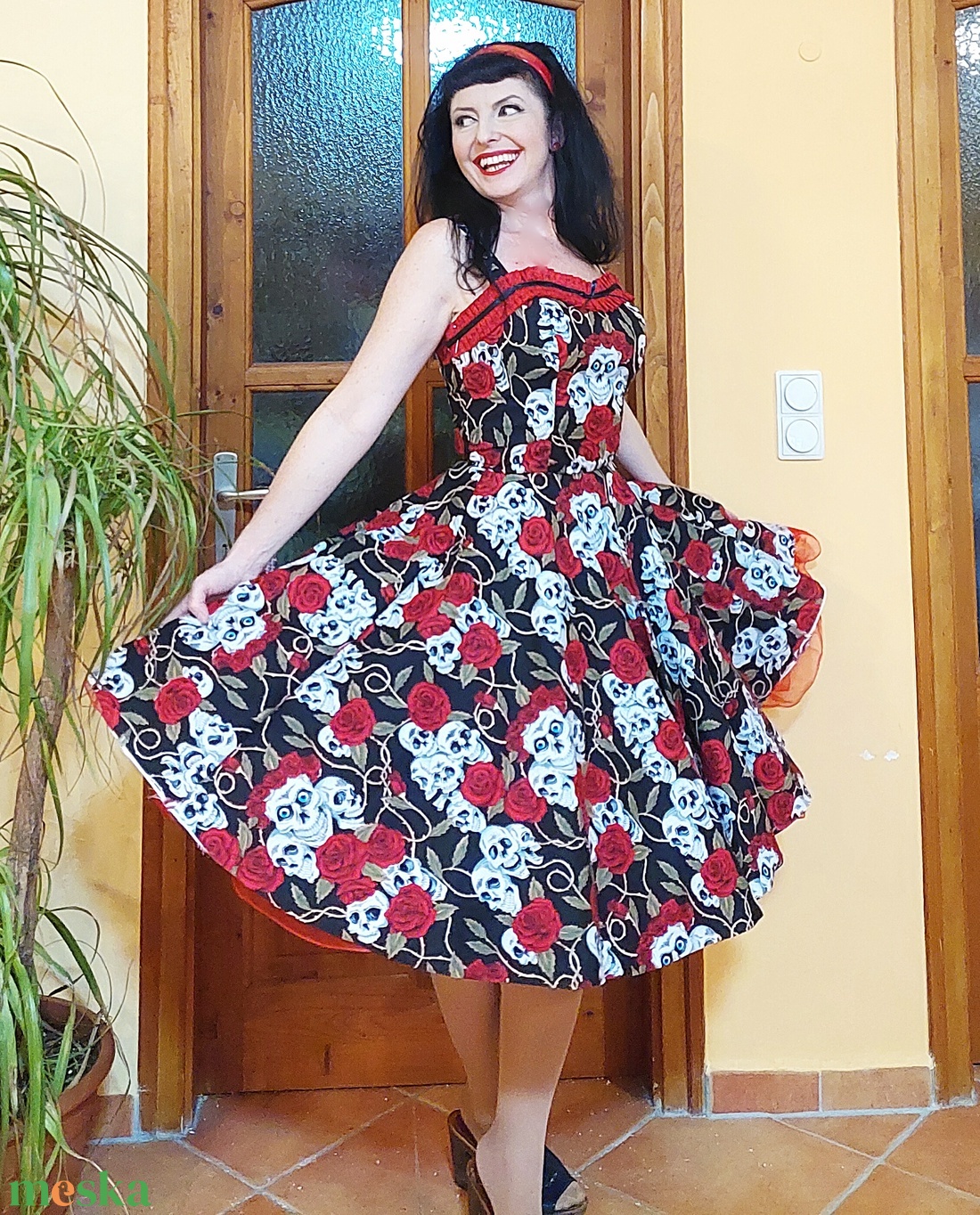 Pinup Rockabilly ruha koponyás rózsás, punk  goth - ruha & divat - női ruha - ruha - Meska.hu