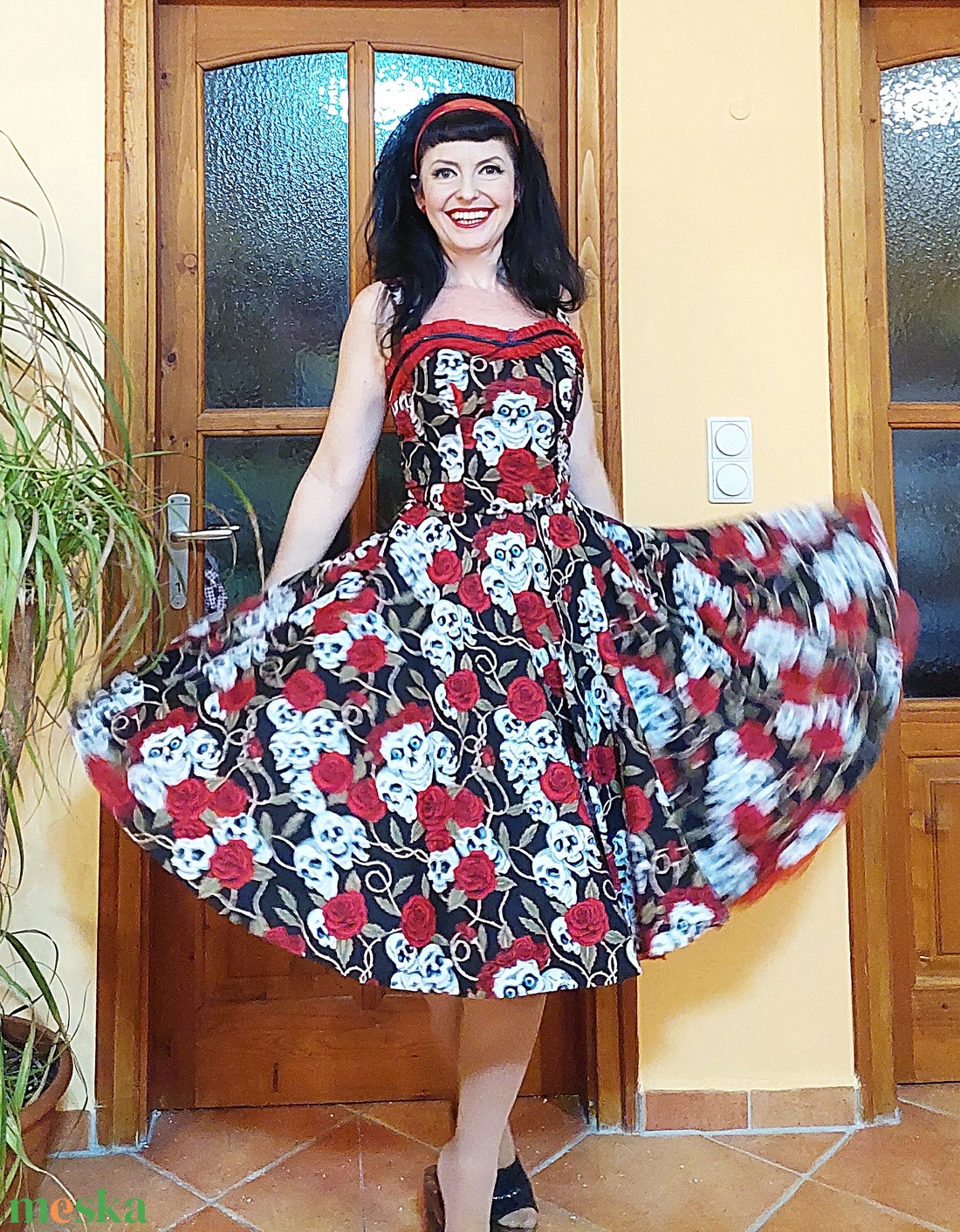 Pinup Rockabilly ruha koponyás rózsás, punk  goth - ruha & divat - női ruha - ruha - Meska.hu