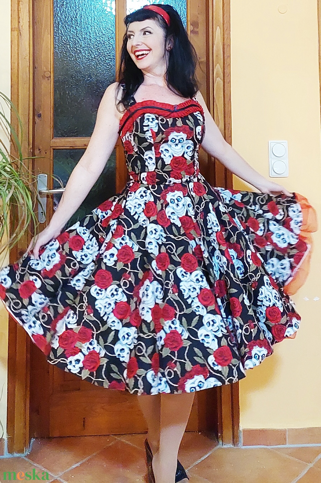 Pinup Rockabilly ruha koponyás rózsás, punk  goth - ruha & divat - női ruha - ruha - Meska.hu