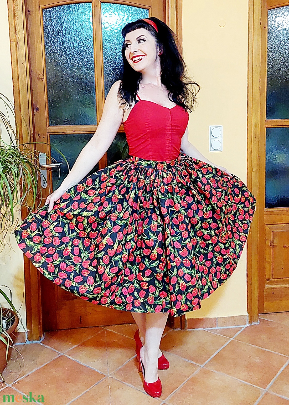 Pinup Rockabilly szoknya fekete alapon tulipános, húzott derekú - ruha & divat - női ruha - szoknya - Meska.hu Pinup Rockabilly szoknya fekete alapon tulipános, húzott derekú - ruha & divat - női ruha - szoknya - Meska.hu