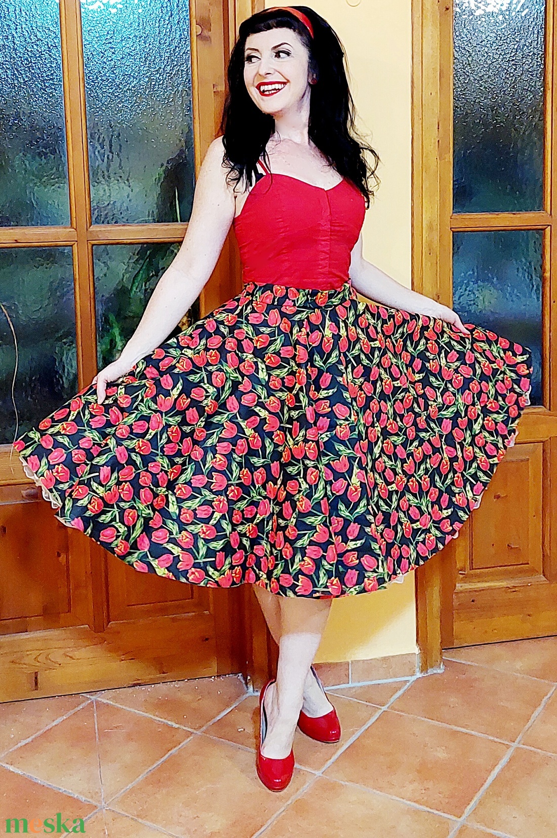 Pinup Rockabilly szoknya fekete alapon tulipános,  körszoknya  - ruha & divat - női ruha - szoknya - Meska.hu Pinup Rockabilly szoknya fekete alapon tulipános,  körszoknya  - ruha & divat - női ruha - szoknya - Meska.hu
