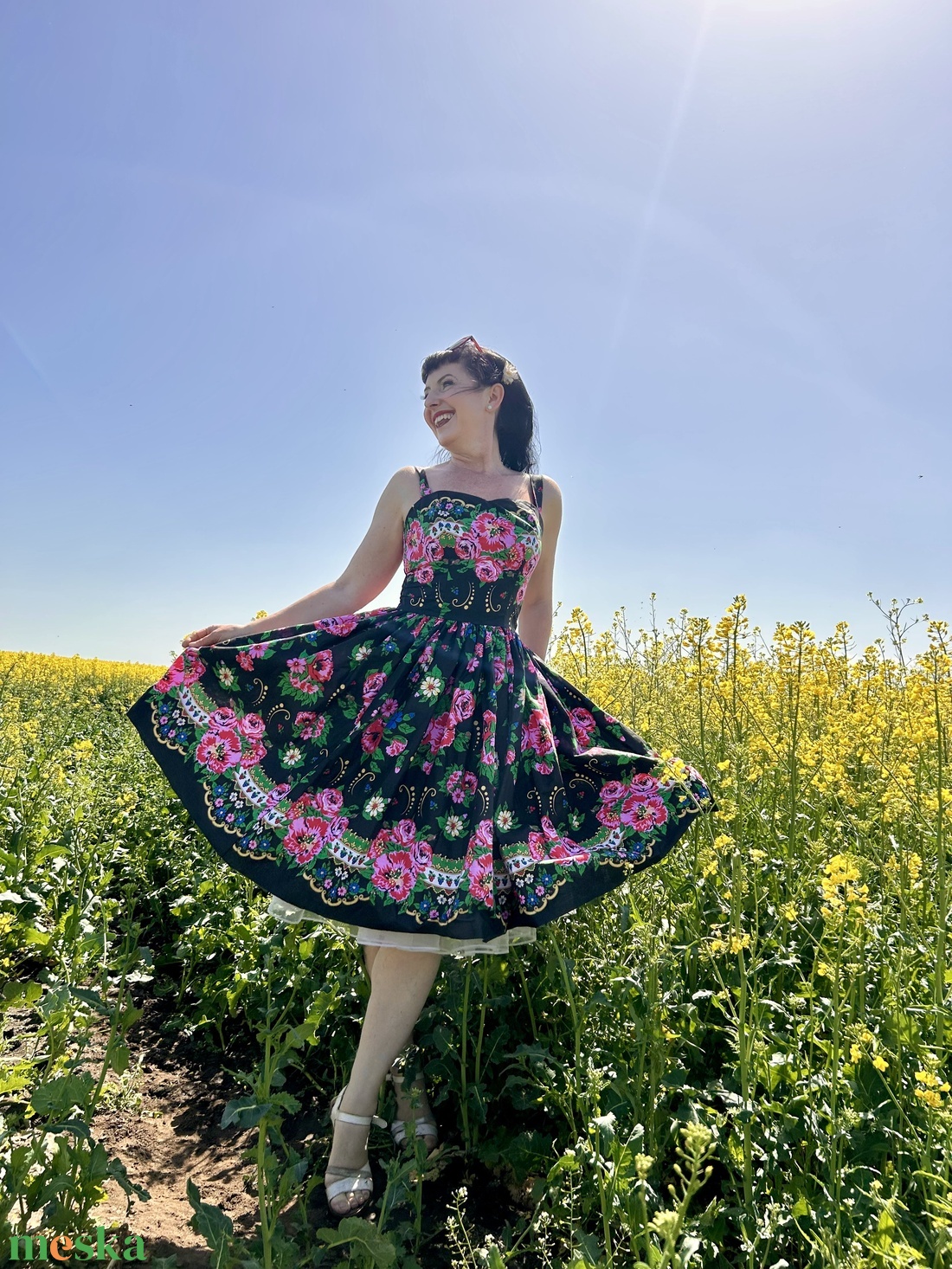 Pinup Rockabilly ruha, rózsás bordűr mintás, piros bordűrös virágos, madeira csipkés, népi - ruha & divat - női ruha - ruha - Meska.hu