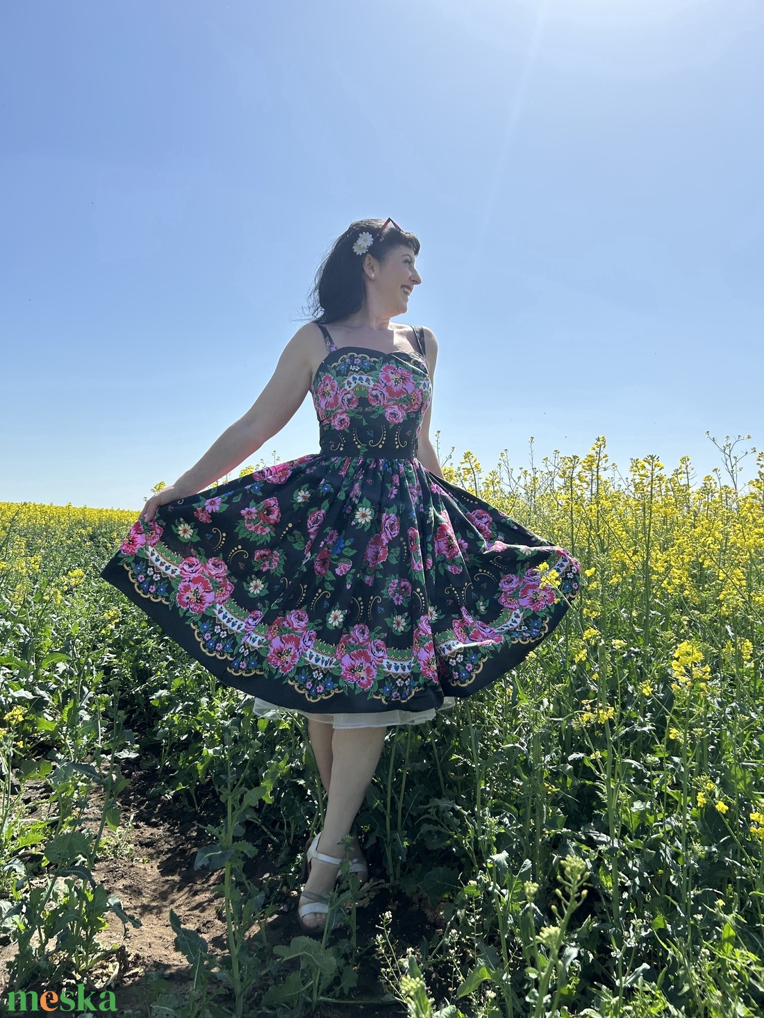 Pinup Rockabilly ruha, rózsás bordűr mintás, piros bordűrös virágos, madeira csipkés, népi - ruha & divat - női ruha - ruha - Meska.hu