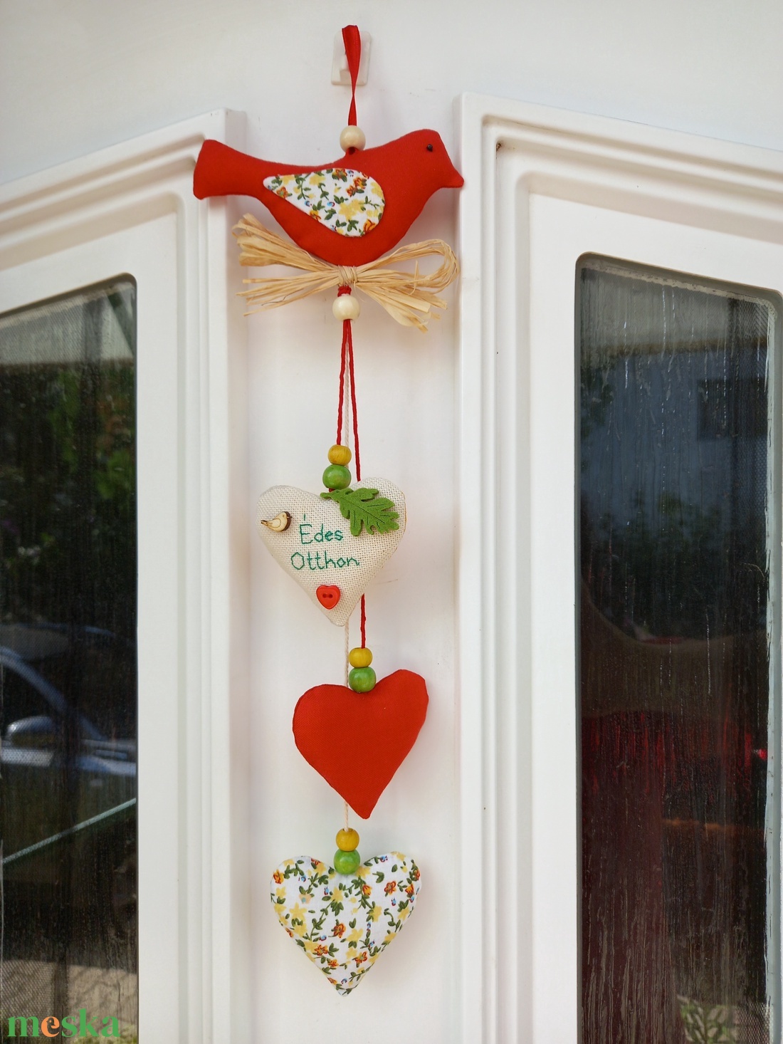 Piros fészekrakó madárka Édes Otthon felirattal - otthon & életmód - dekoráció - fali és függő dekoráció - függődísz - Meska.hu