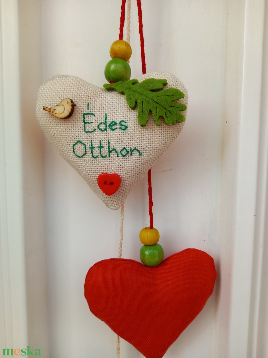 Piros fészekrakó madárka Édes Otthon felirattal - otthon & életmód - dekoráció - fali és függő dekoráció - függődísz - Meska.hu