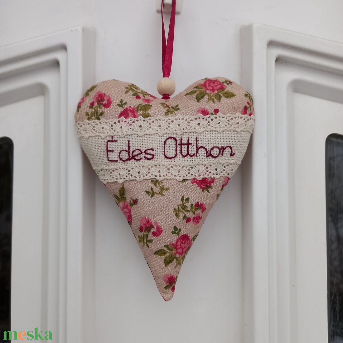 Édes Otthon rózsás textilszív ajtódísz - otthon & életmód - dekoráció - fali és függő dekoráció - függődísz - Meska.hu