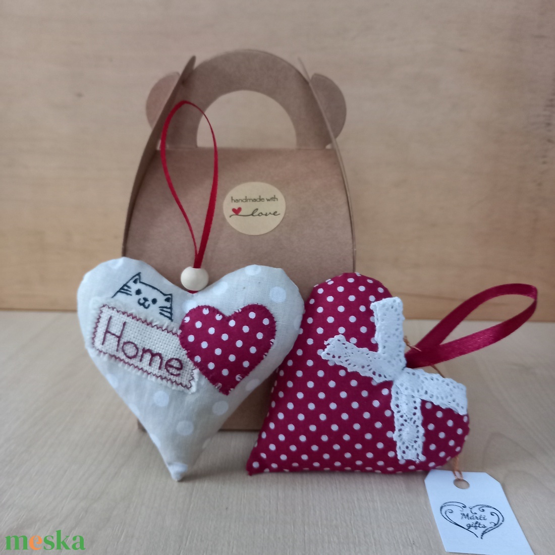 Szív díszek ajándékdobozzal - otthon & életmód - dekoráció - fali és függő dekoráció - függődísz - Meska.hu