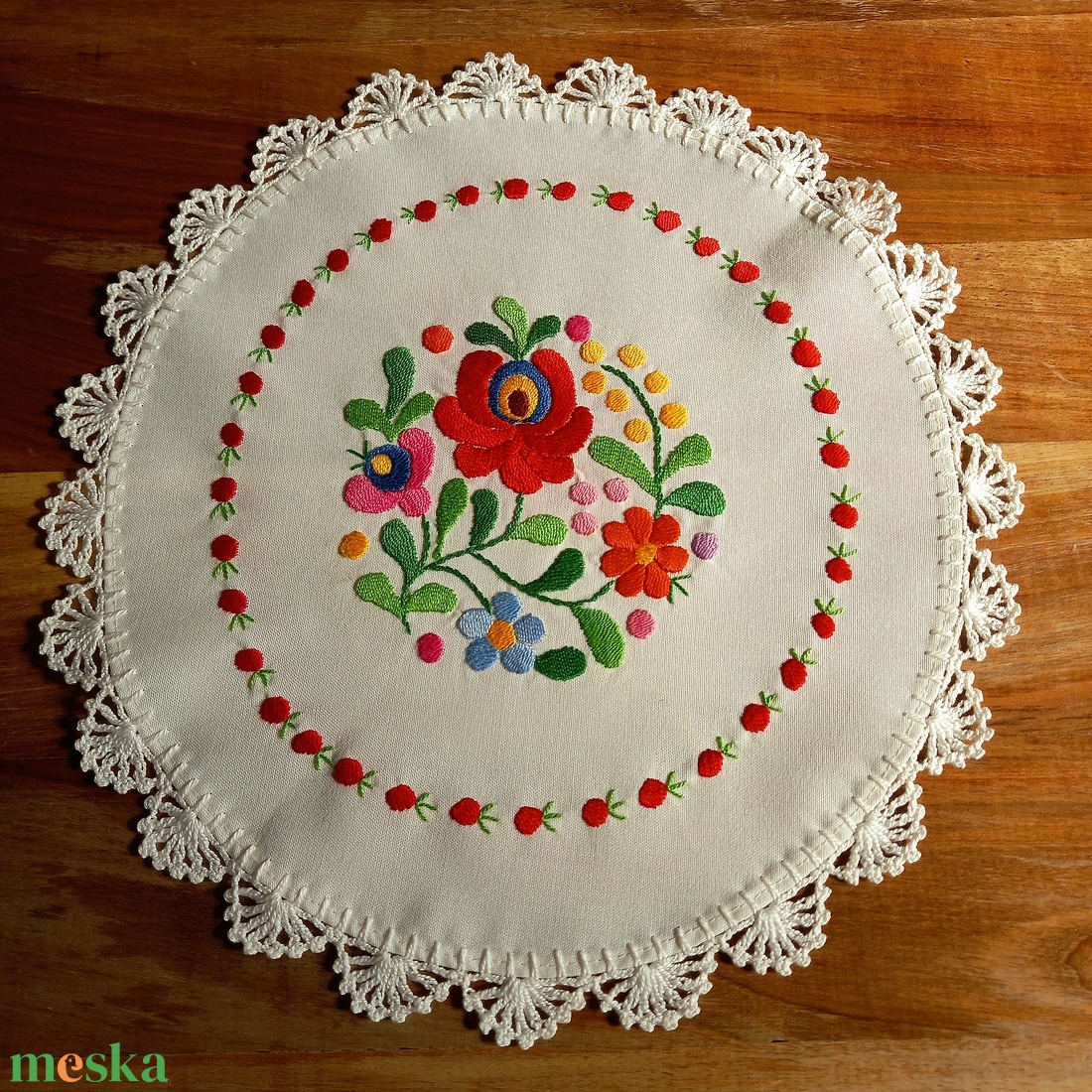 Matyó terítő Matyóföldről - kör - otthon & életmód - dekoráció - asztal és polc dekoráció - asztaldísz - Meska.hu