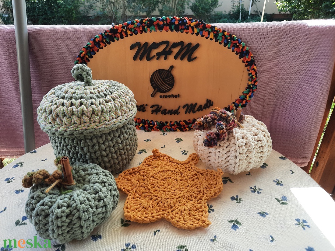 Horgolt őszi dekor szett: asztali alátét, makk tároló, töldísz. - otthon & életmód - dekoráció - asztal és polc dekoráció - horgolt & csipketerítő - Meska.hu