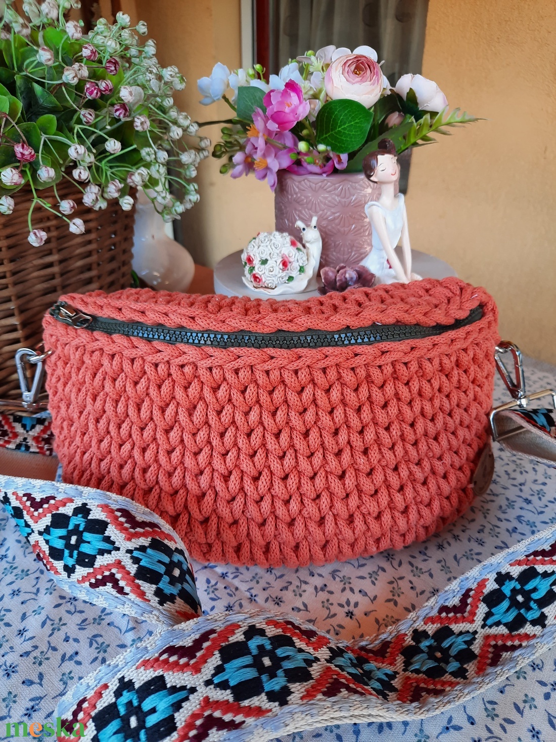 Horgolt crossbody - táska & tok - kézitáska & válltáska - vállon átvethető táska - Meska.hu