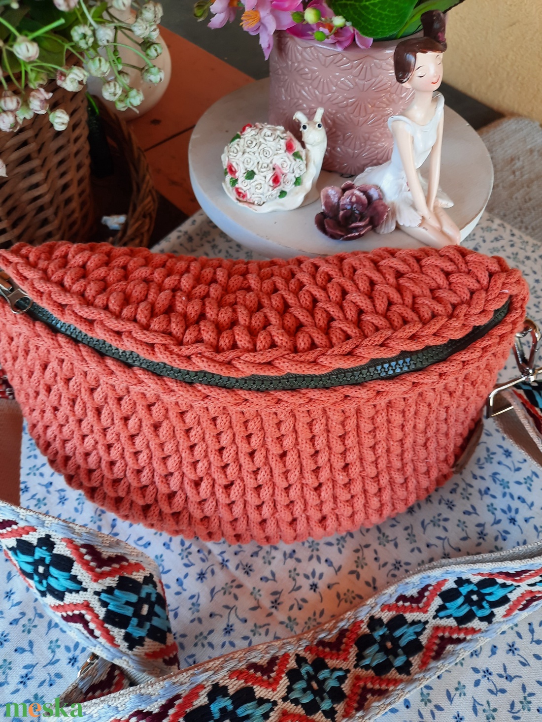 Horgolt crossbody - táska & tok - kézitáska & válltáska - vállon átvethető táska - Meska.hu