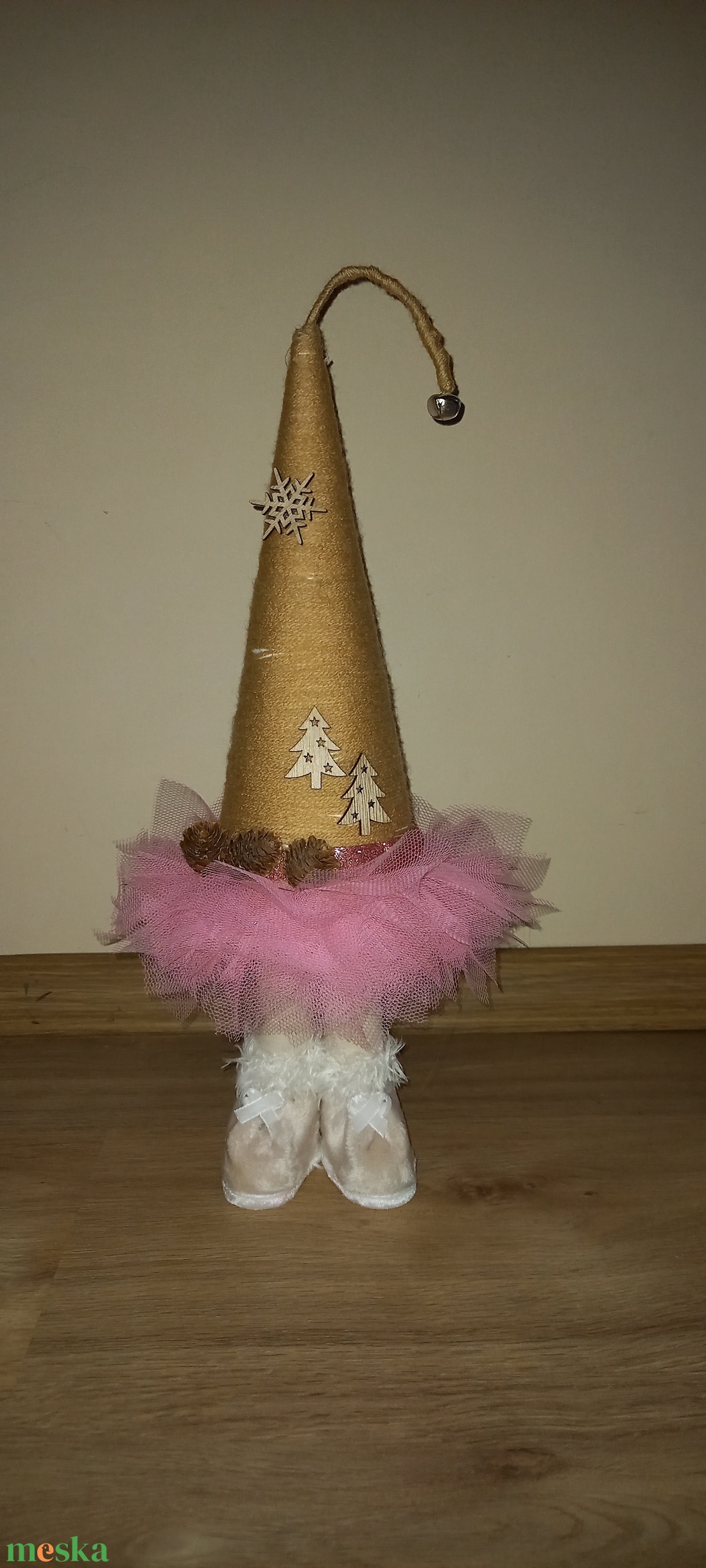 Fenyőmanó asztaldísz - otthon & életmód - dekoráció - asztal és polc dekoráció - asztaldísz - Meska.hu