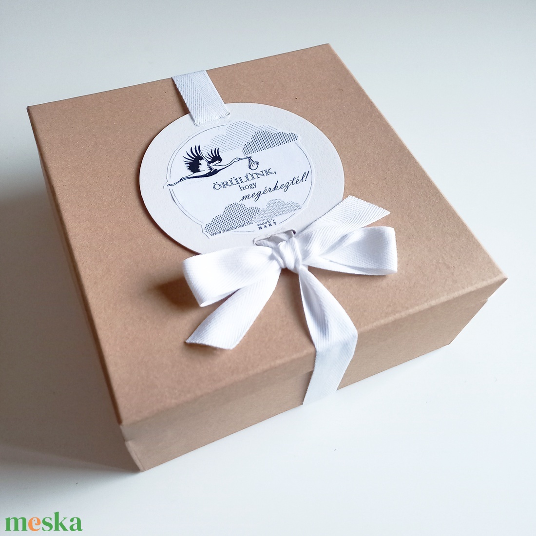 babaköszöntő - emlékőrző box - muszlin takaró, szundikendő, cumitartó zsák, tejfoggyűjtő doboz - sötétkék, világűr - játék & sport - babalátogató ajándékcsomag - Meska.hu