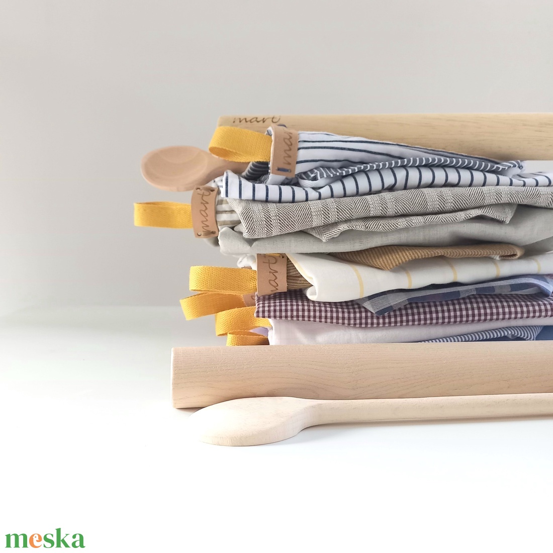 Szakács szett gyerekeknek - kötény, fogókesztyű, sodrófa, fakanál,  drapp csíkos - otthon & életmód - konyhafelszerelés, tálalás - konyhai textil - kötény - Meska.hu