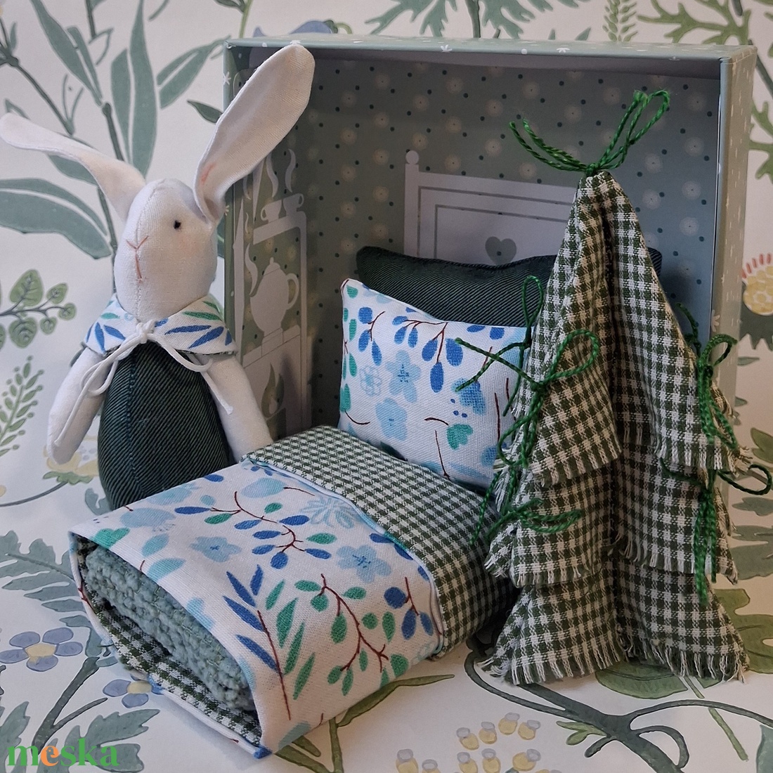 Nyuszis szett - a dobozban a nyuszi mini lakásával - játék & sport - baba & babaház - játékbaba, babakellék - Meska.hu