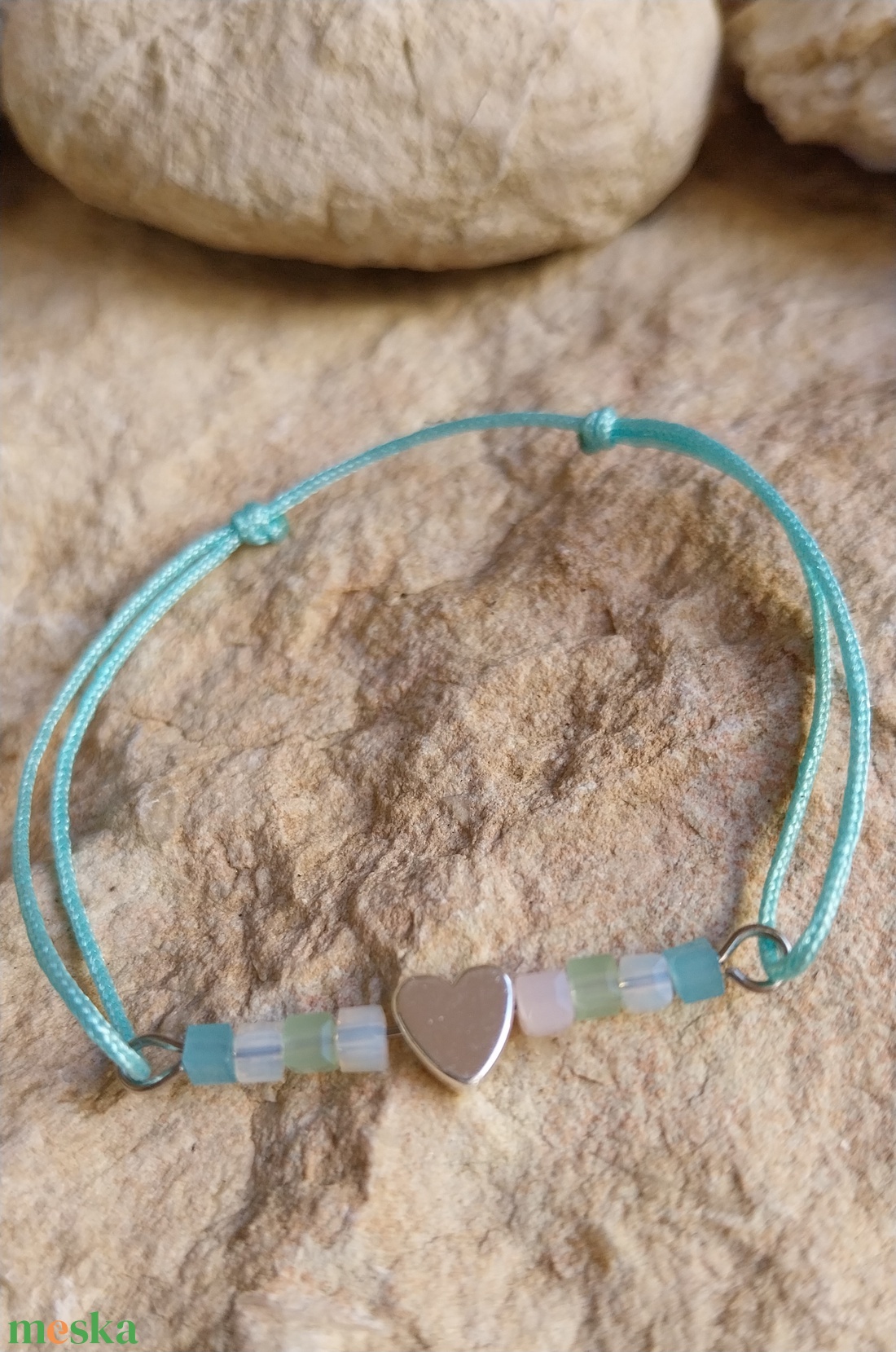 hematit szives zsinórkarkötő - ékszer - karkötő - gyöngyös karkötő - Meska.hu