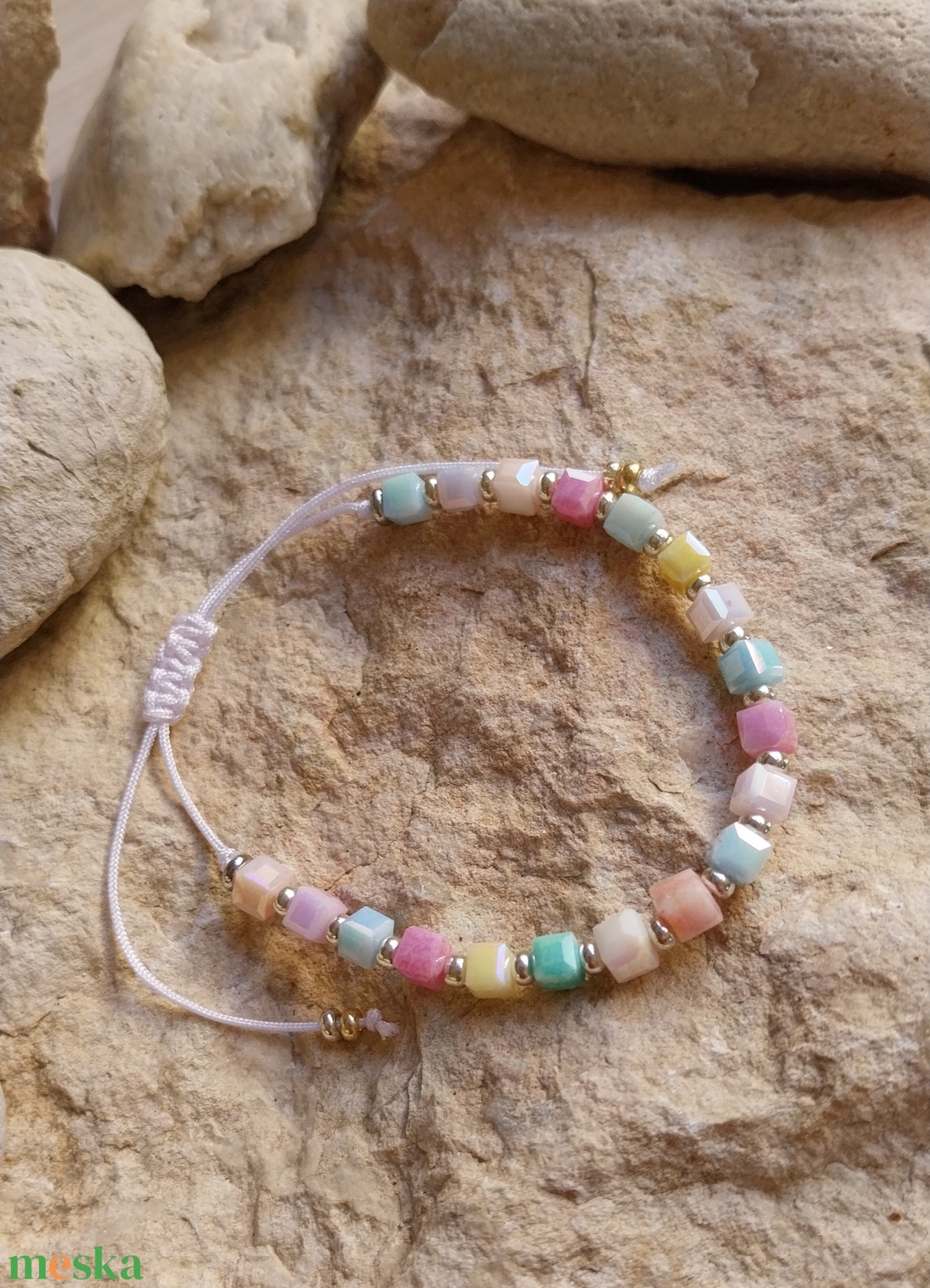 fagyi színekben pompázó üveggyöngy karkötő - ékszer - karkötő - gyöngyös karkötő - Meska.hu