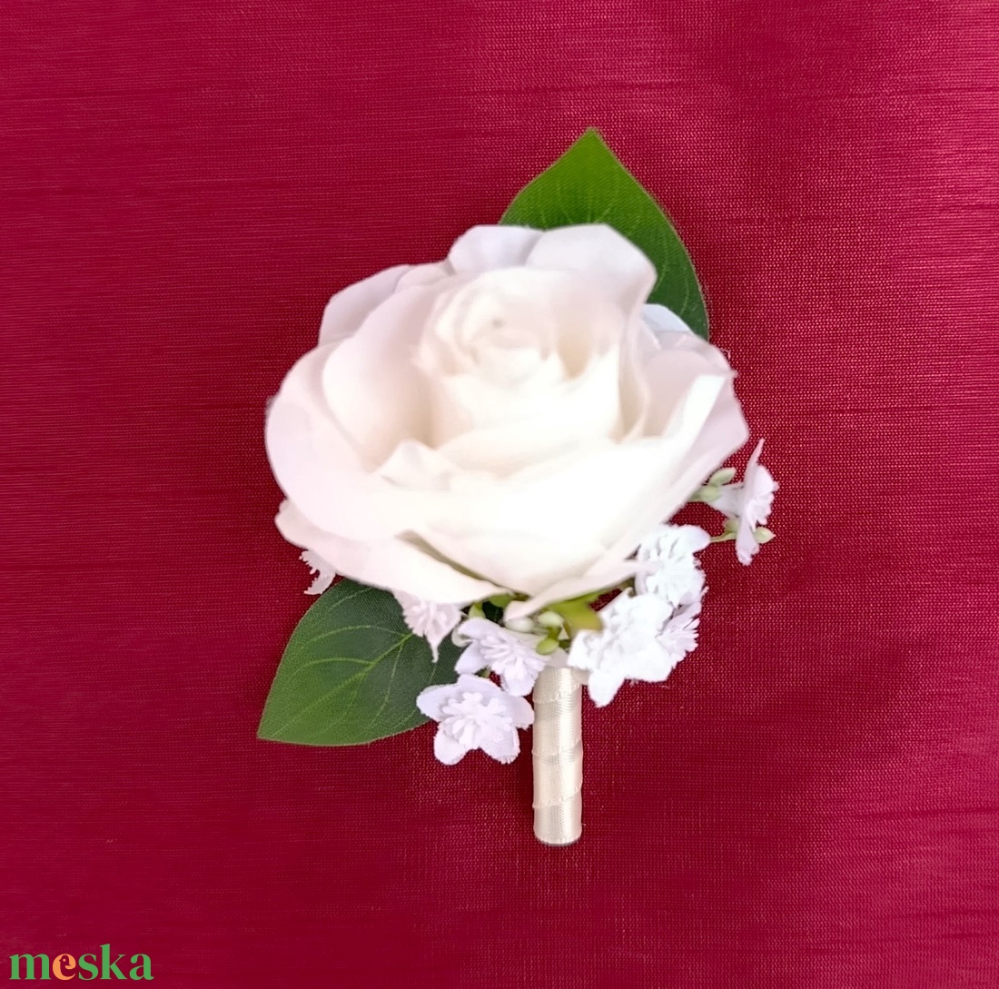 Vőlegény/ Tanú kitűző fehér selyemrózsás - esküvő - kiegészítők - kitűző - Meska.hu