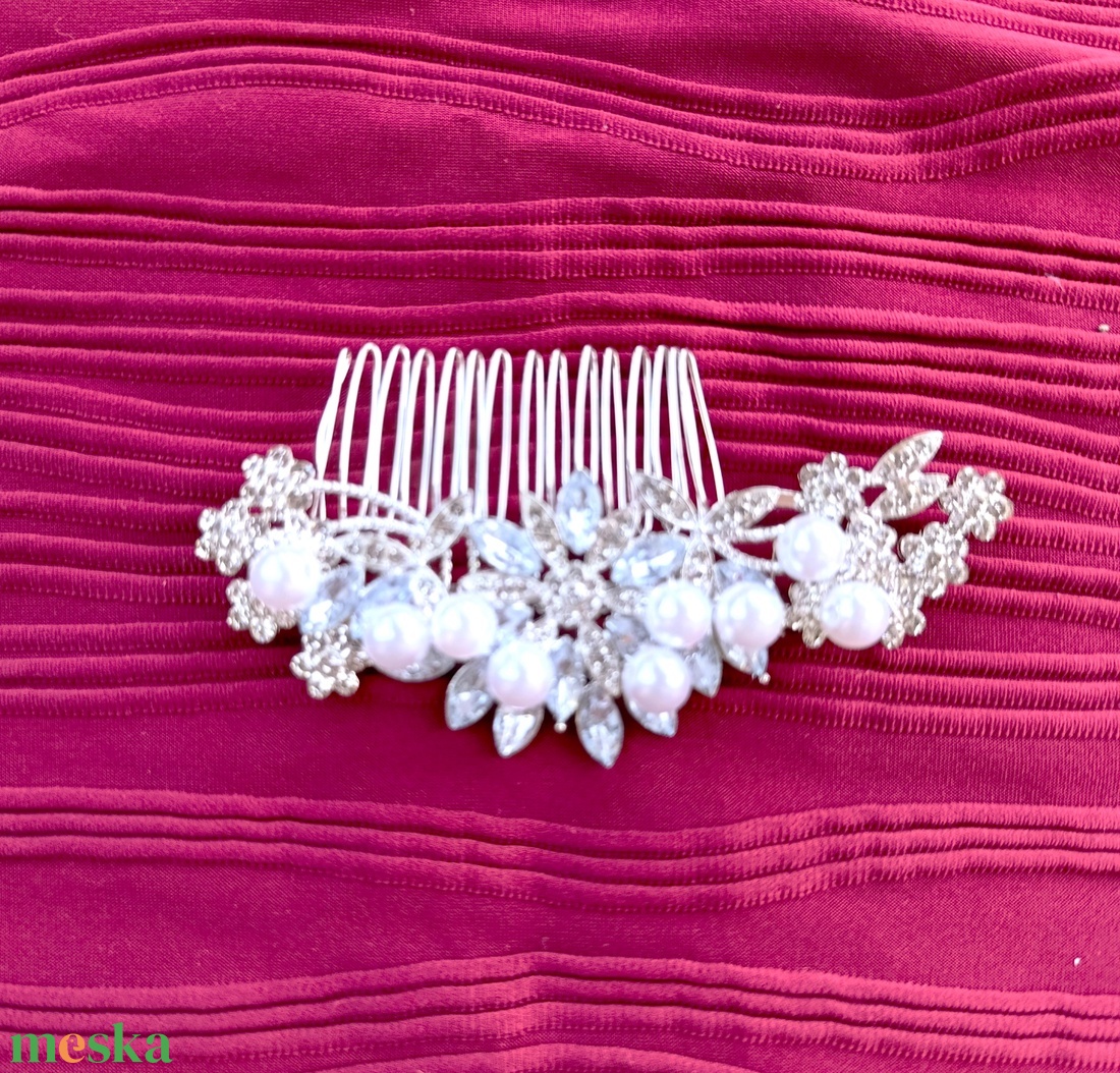 Menyasszonyi fésűs hajdísz - esküvő - hajdísz - fésűs hajdísz - Meska.hu