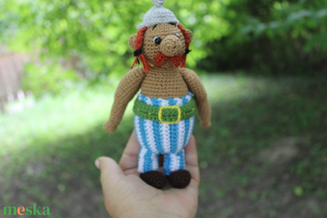 Asterix a bátor gall- egyedi, kézzel horgolt amigurumi figura - otthon & életmód - autó - visszapillantó dísz - Meska.hu