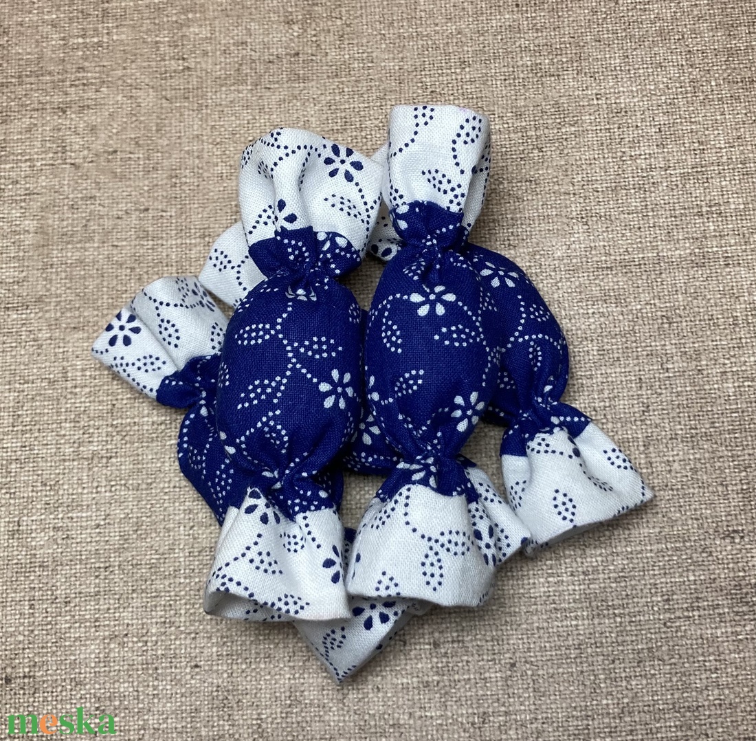 Textil szaloncukor -  fehér-kék - 5 db - karácsony - karácsonyi lakásdekoráció - karácsonyfadíszek - Meska.hu Textil szaloncukor -  fehér-kék - 5 db - karácsony - karácsonyi lakásdekoráció - karácsonyfadíszek - Meska.hu