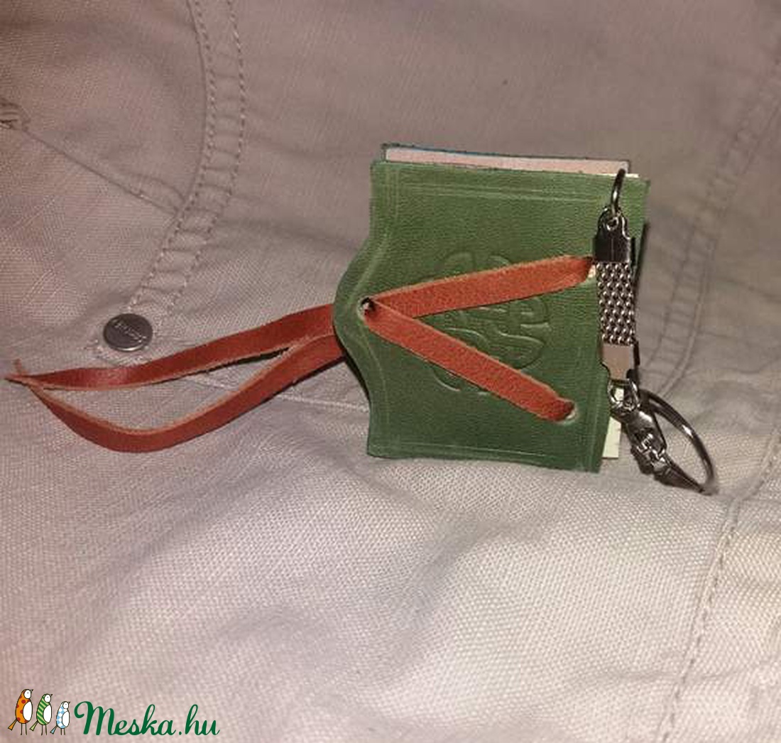 Könyv alakú notesz kulcstartó -  - Meska.hu