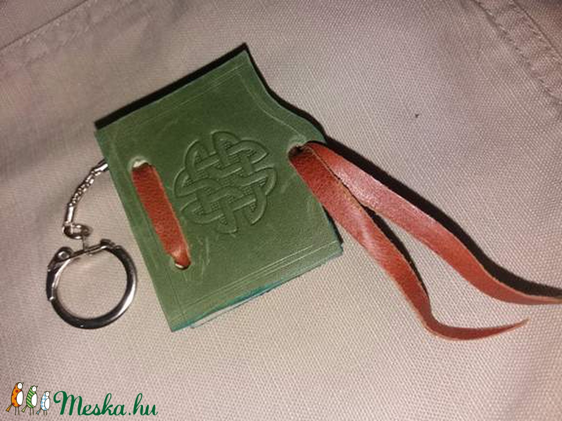 Könyv alakú notesz kulcstartó -  - Meska.hu