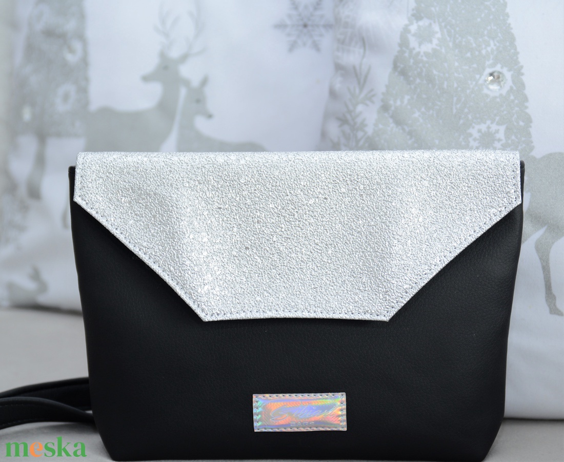 Kis fekete válltáska - clutch - táska & tok - kézitáska & válltáska - vállon átvethető táska - Meska.hu Kis fekete válltáska - clutch - táska & tok - kézitáska & válltáska - vállon átvethető táska - Meska.hu