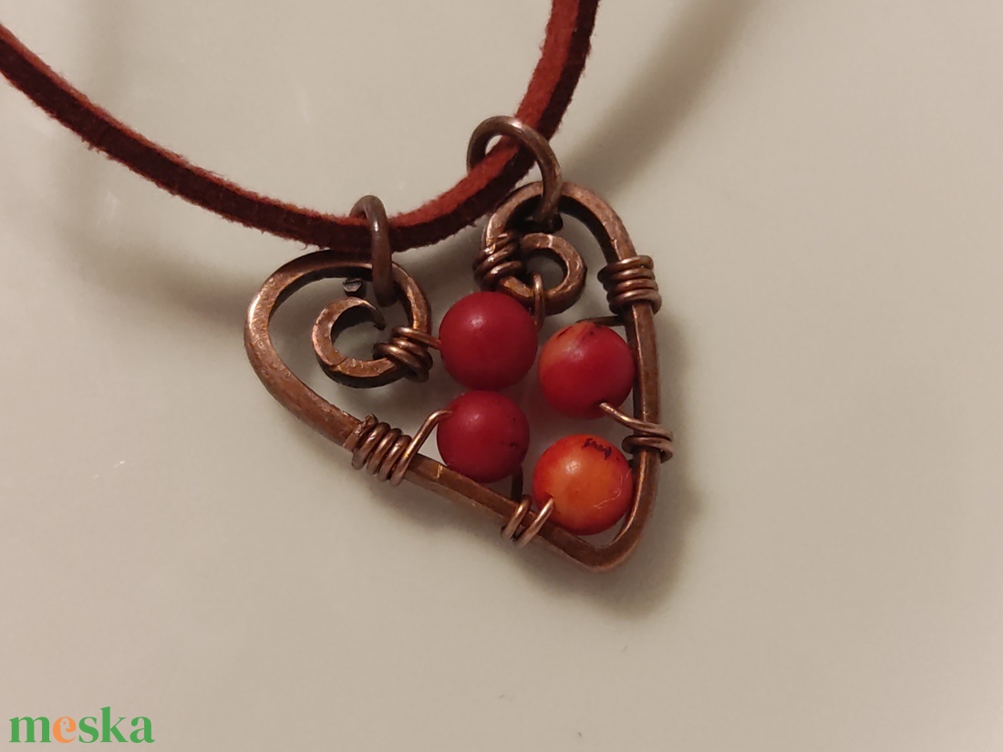 Kézműves szív alakú nyakláncos medál vintage stílusban. No #010624 - ékszer - nyaklánc - medál - Meska.hu Kézműves szív alakú nyakláncos medál vintage stílusban. No #010624 - ékszer - nyaklánc - medál - Meska.hu