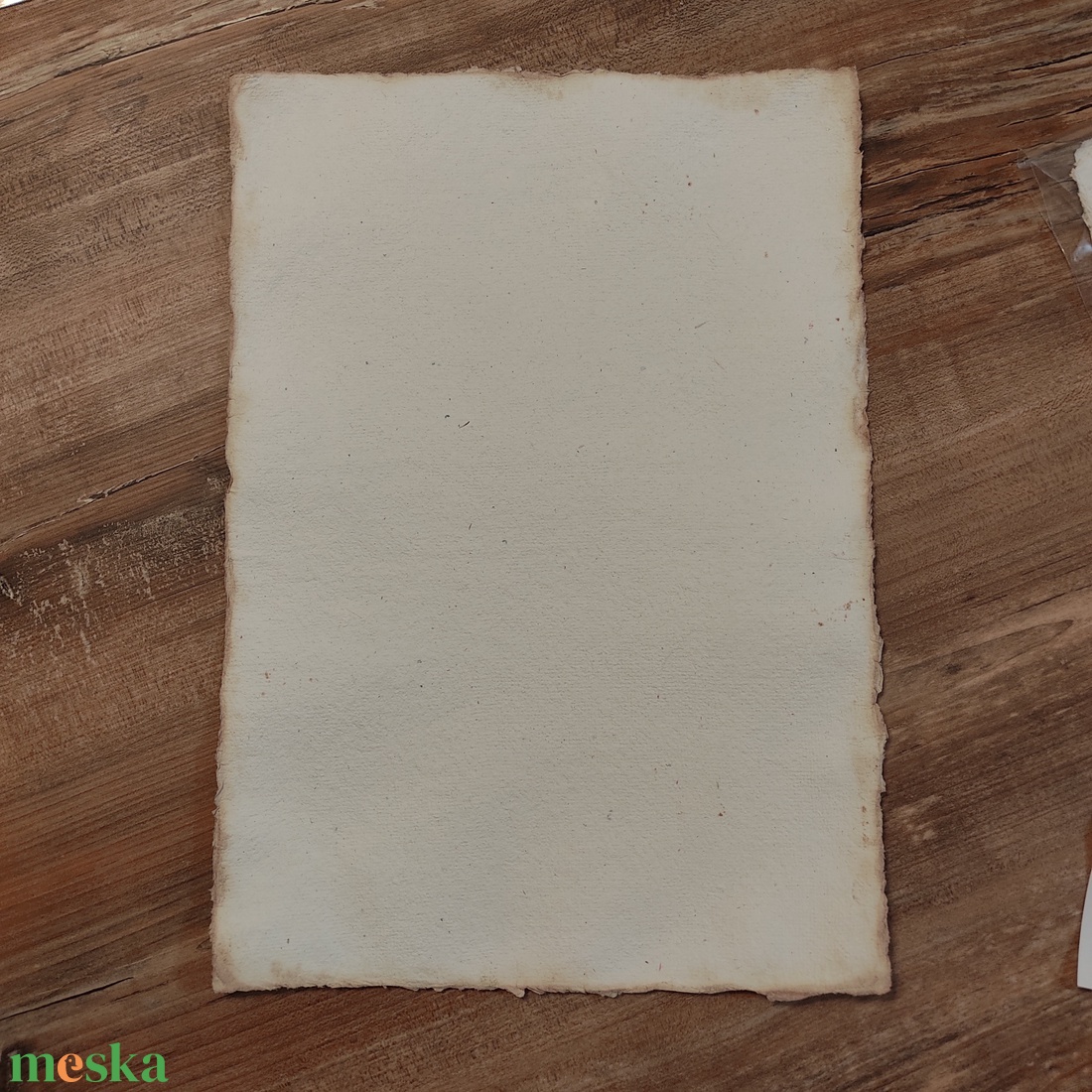  Fehér merített A4-es kézműves papír 2 db + 1 db A3 fehér, antiikolt széllel - otthon & életmód - papír, írószer - ajándékozás kellékei - ajándékkísérő - Meska.hu