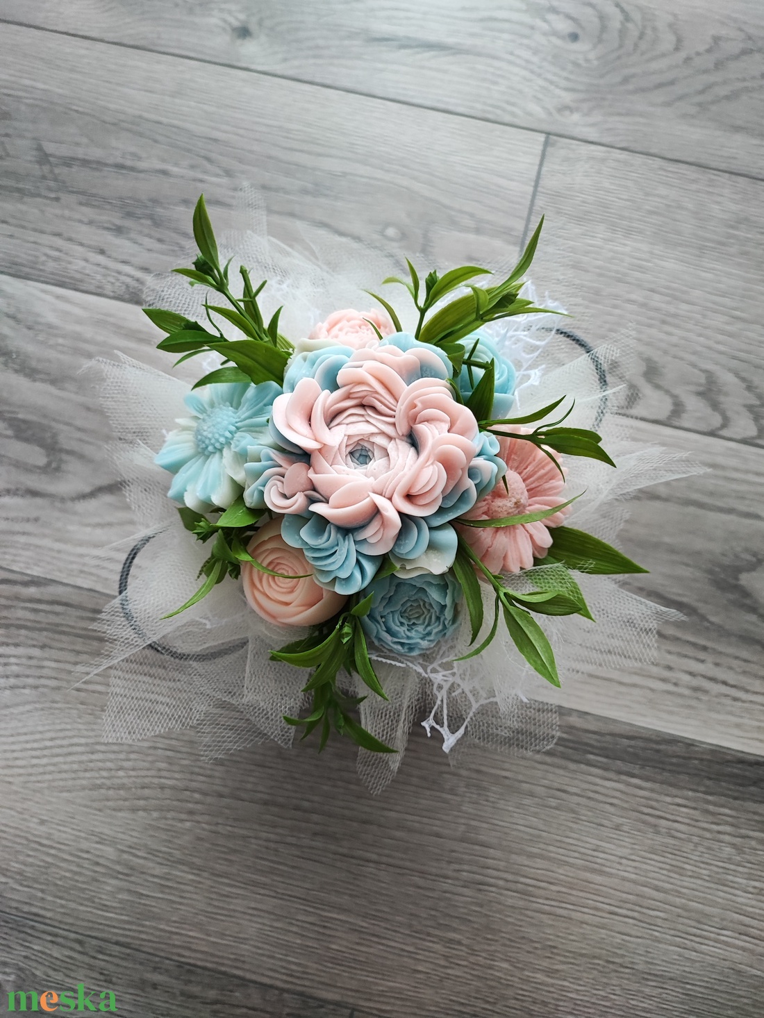 Virágbox pöttyös tartóban - otthon & életmód - gyertya, illat, aroma - illatviasz - Meska.hu