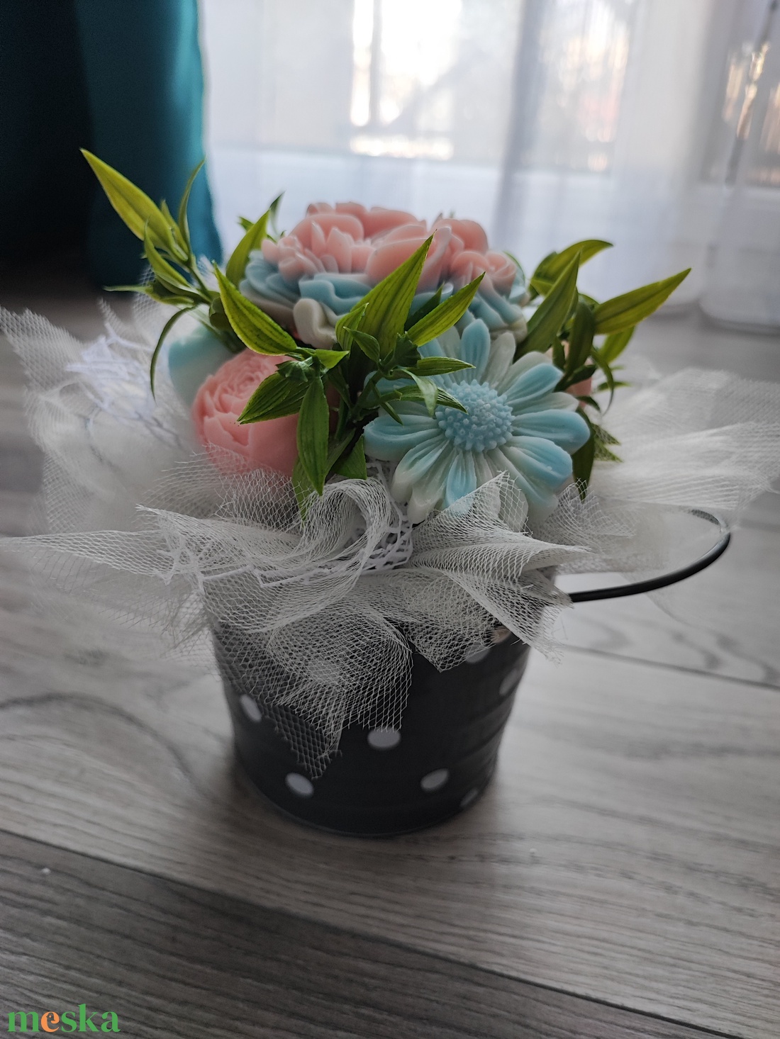 Virágbox pöttyös tartóban - otthon & életmód - gyertya, illat, aroma - illatviasz - Meska.hu