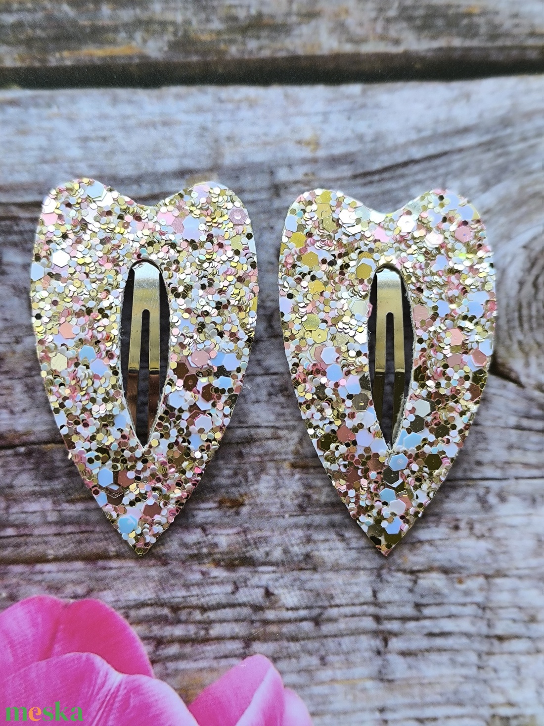 Szív alakú glitteres hajcsat - ruha & divat - hajdísz & hajcsat - hajdísz - Meska.hu