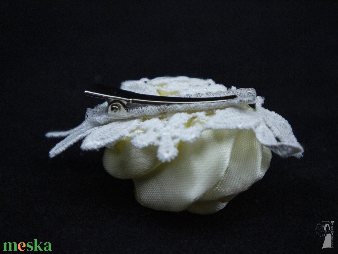 Anita - csipeszes virág dísz - ékszer - kitűző és bross - kitűző - Meska.hu Anita - csipeszes virág dísz - ékszer - kitűző és bross - kitűző - Meska.hu
