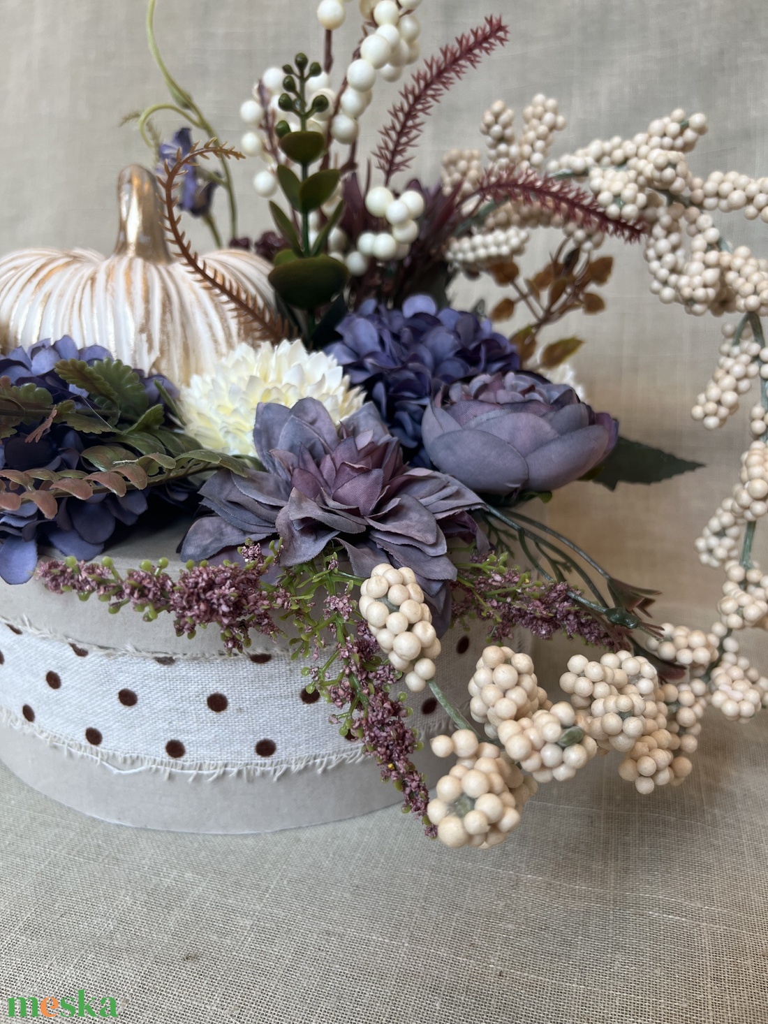őszi asztaldísz lila - bézs [tök, krizantém, hortenzia] - otthon & életmód - dekoráció - virágdísz és tartó - koszorú - Meska.hu