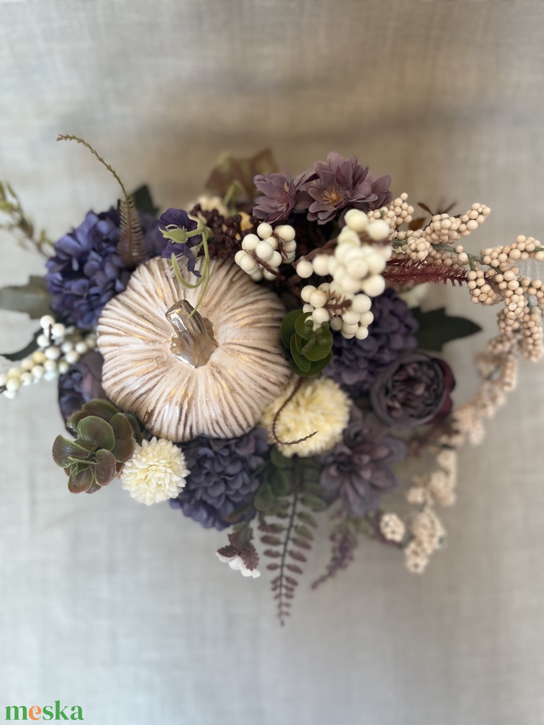 őszi asztaldísz lila - bézs [tök, krizantém, hortenzia] - otthon & életmód - dekoráció - virágdísz és tartó - koszorú - Meska.hu