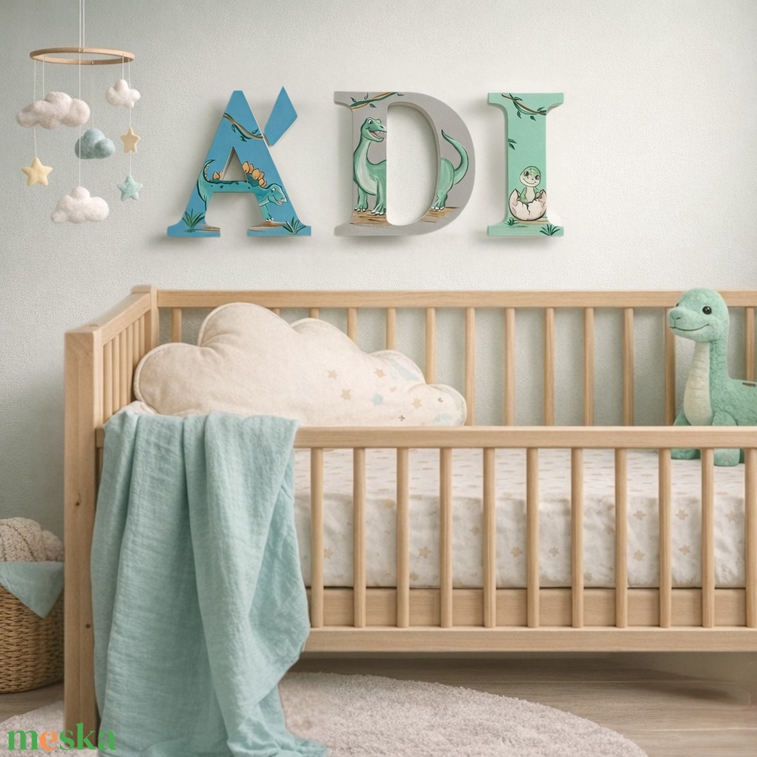 Dínós Bababetű  - baba - mama - babaszoba dekoráció - babanév dekoráció - Meska.hu