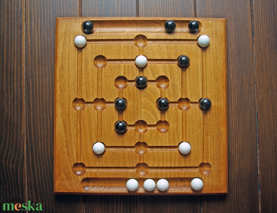 Malom (szőke dió színben, fekete-fehér üveggolyókkal) - játék & sport - táblajáték és kártyajáték - társasjátékok - Meska.hu