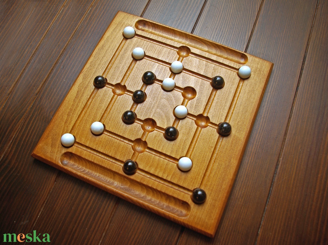 Malom (szőke dió színben, fekete-fehér üveggolyókkal) - játék & sport - táblajáték és kártyajáték - társasjátékok - Meska.hu