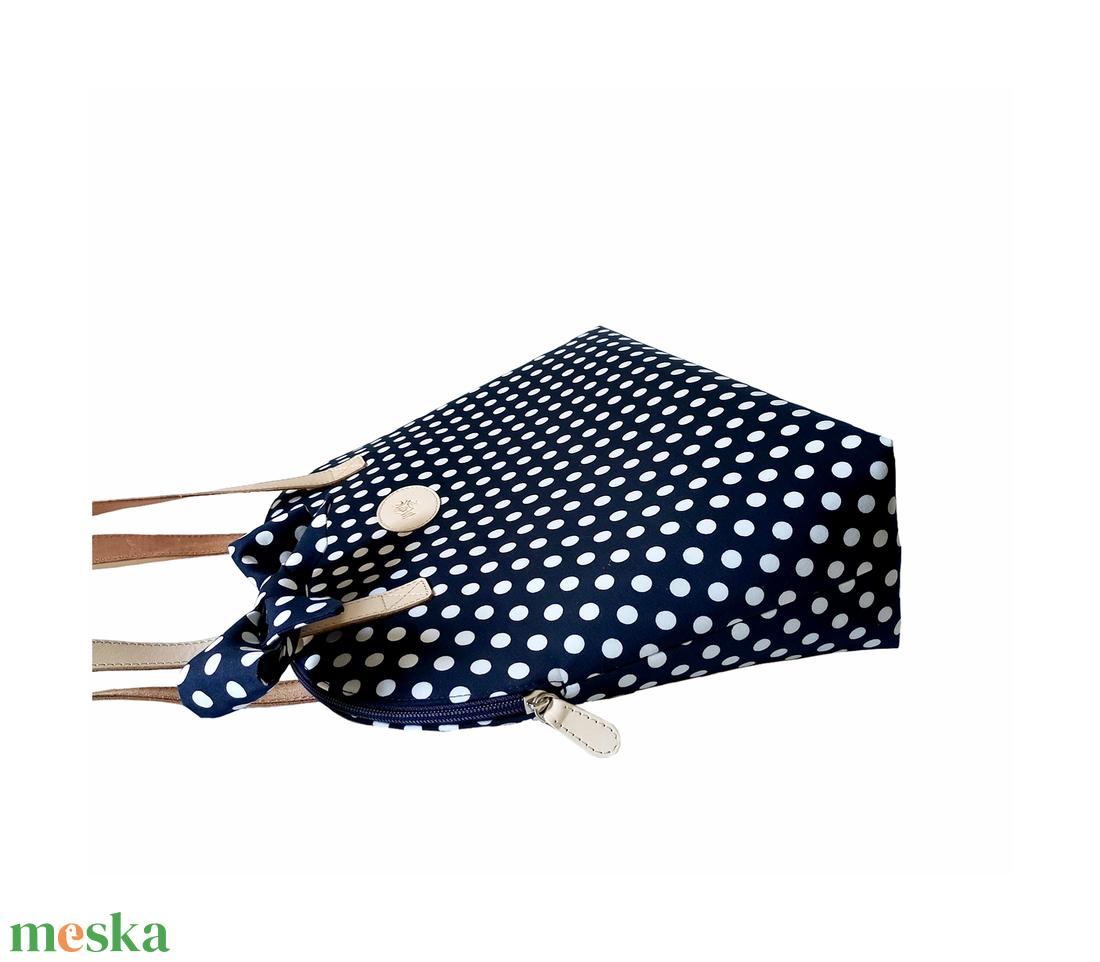 Navy kék-fehér pöttyös nyári táska masnival  - táska & tok - kézitáska & válltáska - válltáska - Meska.hu