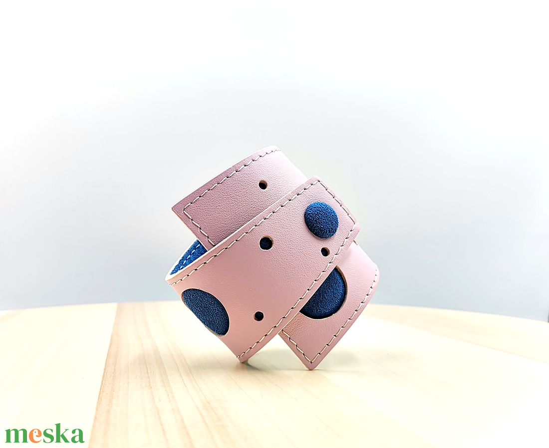 Rosa-kék pöttyös bőr karkötő akciós termékkép 1