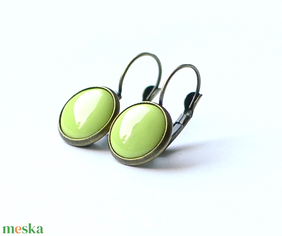 UTOLSÓ DARABOK! Lime zöld tűzzománc francia kapcsos fülbevaló - ékszer - fülbevaló - lógó fülbevaló - Meska.hu
